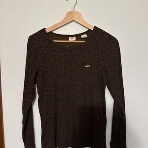 Levi's® Hayes Cheetah-Printed Long Sleeve T-Shirt